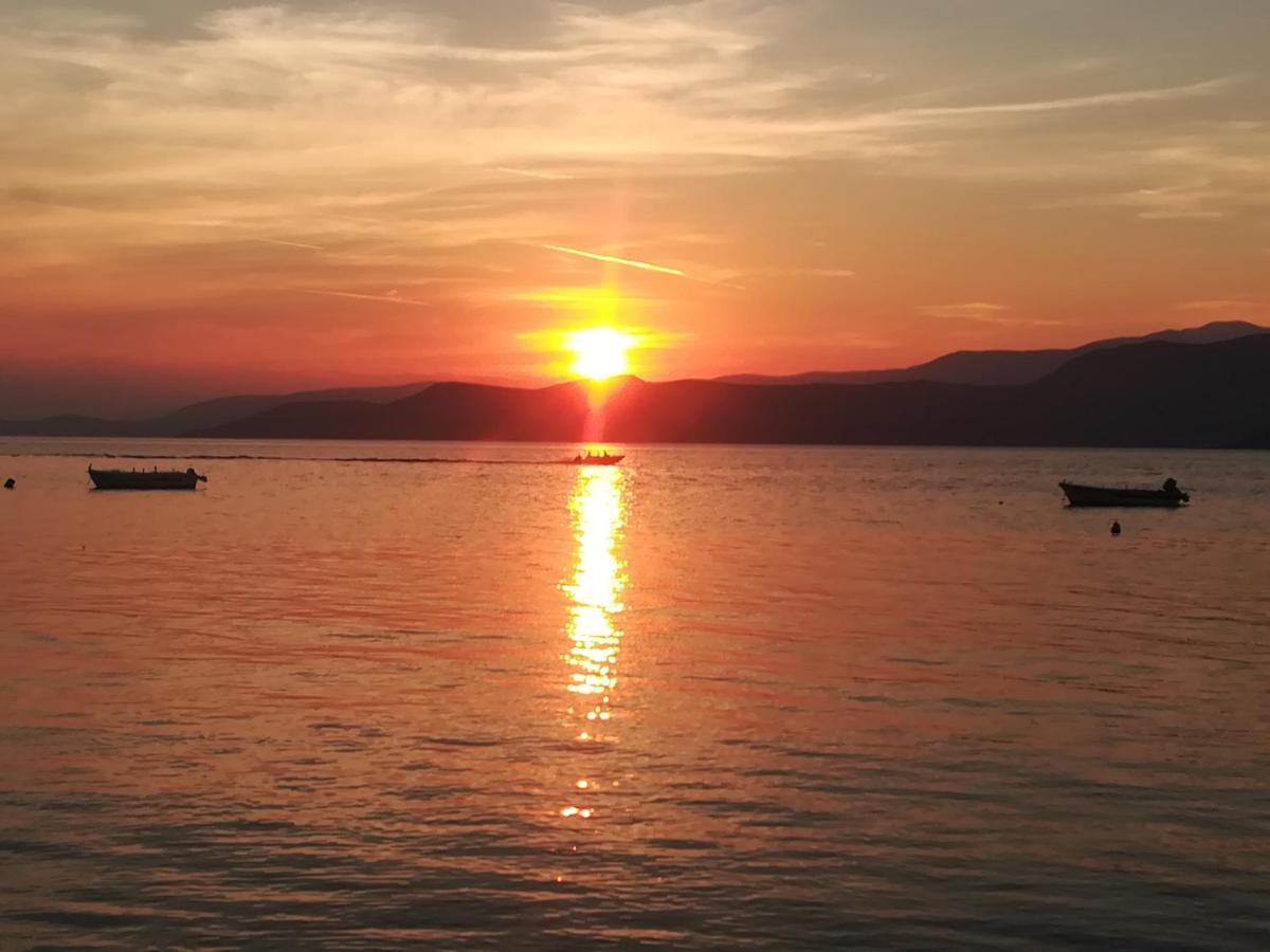 Akrogiali Agiokampos  Bagian luar foto
