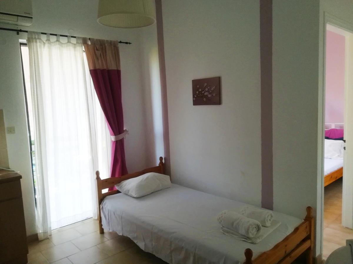 Akrogiali Agiokampos  Bagian luar foto